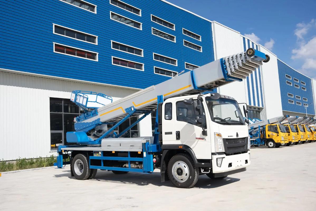 上海嘉定出租云梯车高空作业车 建筑垃圾搬运